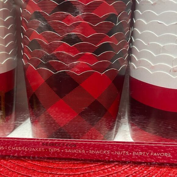 Simply Baked Christmas Baking Cups 75 pieces NWT - Picture 2 of 4